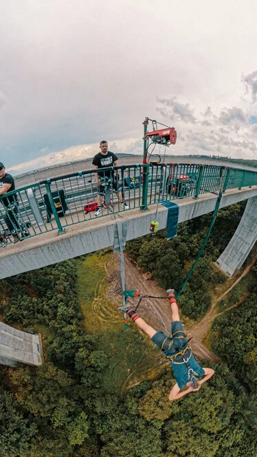 Bungee jumping - skok z mostu